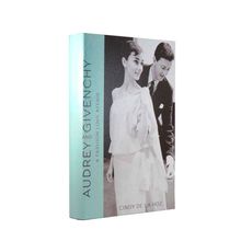 Livro Caixa Decorativo Audrey and Givanchy 27x19x4cm