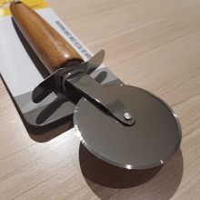 Cortador De Pizza Em Inox Com Cabo De Acácia Mimo Style