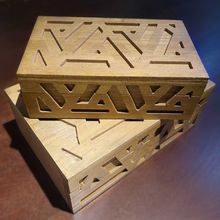 Caixa de Madeira com Relevo Geométrico 30x20x11cm