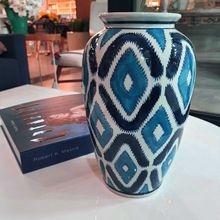 Vaso De Porcelana Geométrica Azul 28x17cm