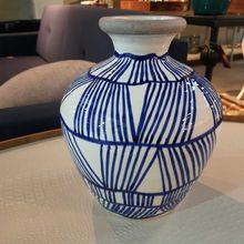 Vaso De Cerâmica Azul E Branco Decorativo 22,5x26,5cm