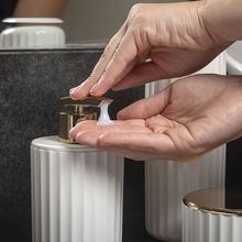 Conjunto Para Banheiro Groove em Plástico Branco e Dourado 2 Peças