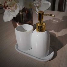 Conjunto Para Banheiro Londres Em Cerâmica Branca e Dourada 3 Peças